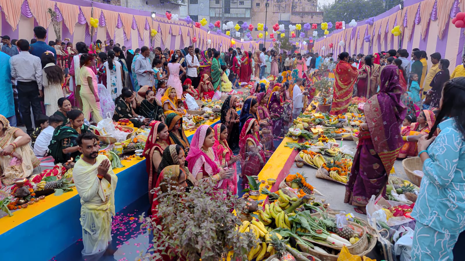 छठ पर्व की धूमधाम। शाहदरा जिला कार्यकारिणी और सेवा भारती के साथ आनंद विहार में बस्तीवासियों ने मनाया पर्व

