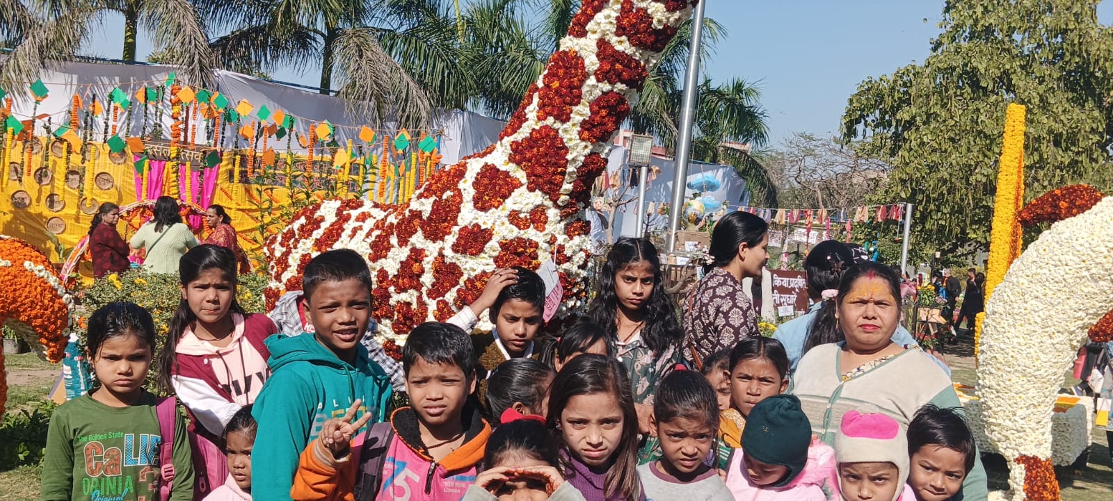 अंबेडकर सेवा केंद्र के बच्चों का इंद्रप्रस्थ फ्लावर शो का आनंददायक प्रवास। 